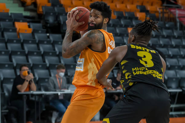 人群打破职 人群打破职