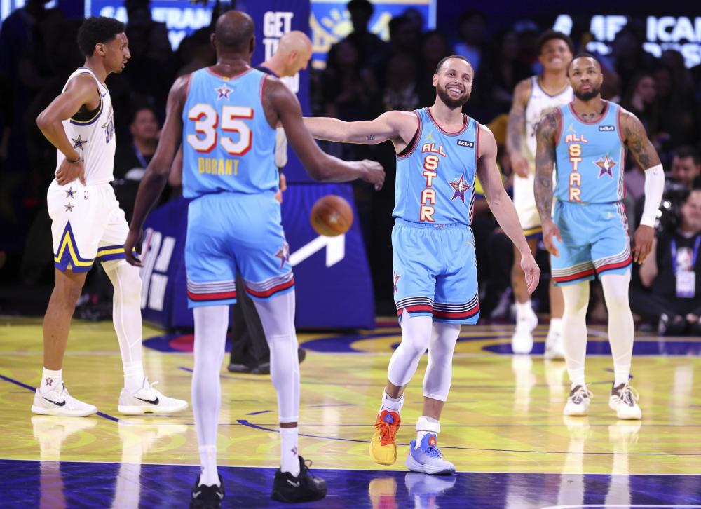 右脚球员盯 右脚球员盯